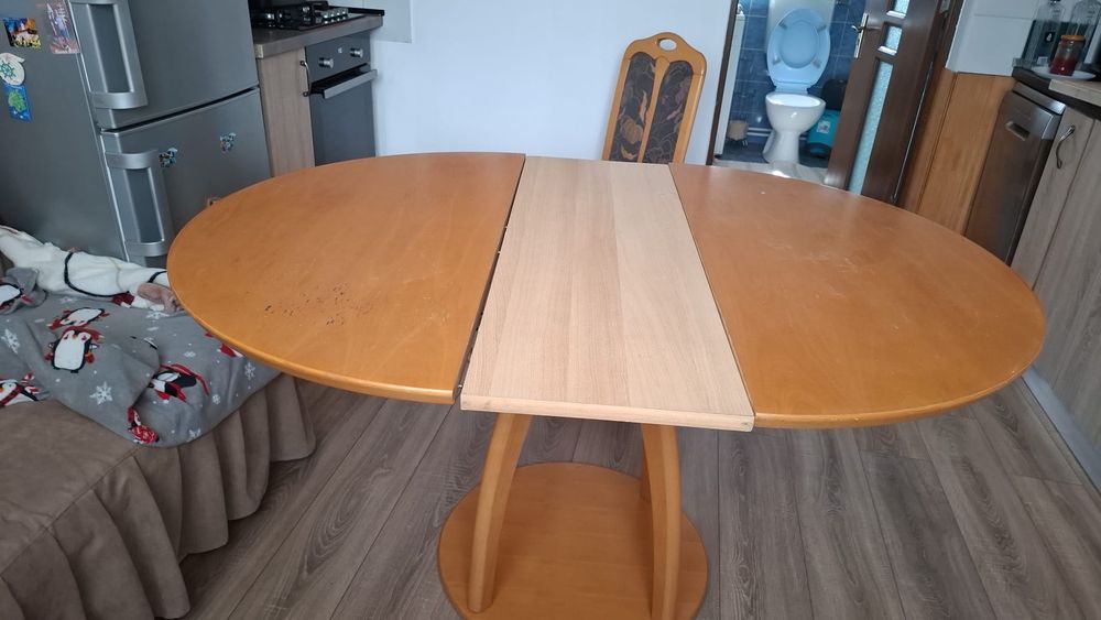 Masă împreună cu 5 scaune