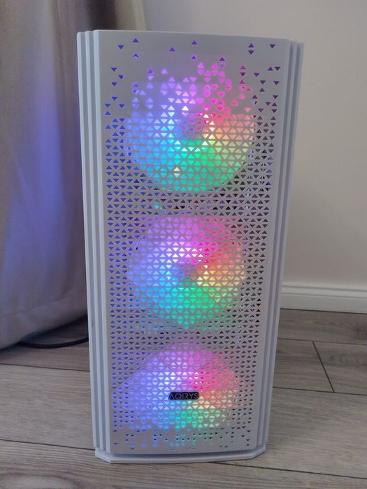 Vând PC gaming bun