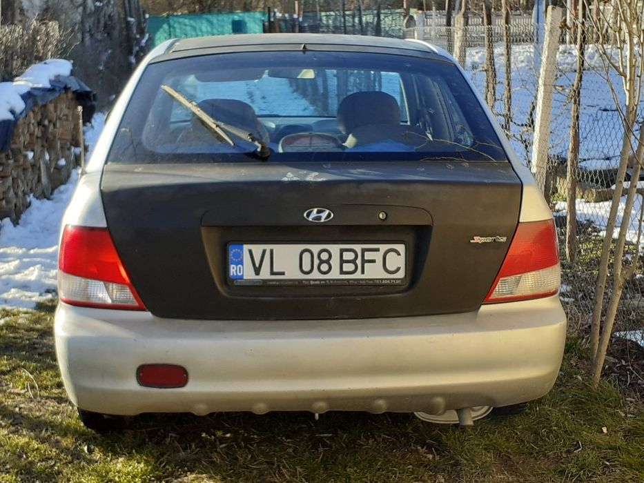 Hyundai accent din 2001, preț fix 600 €uro.