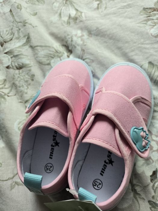 Пантофи за момиче