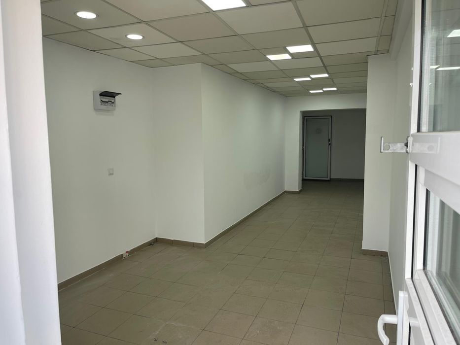 Inchiriez spatiu comercial 30 mp Ploiesti