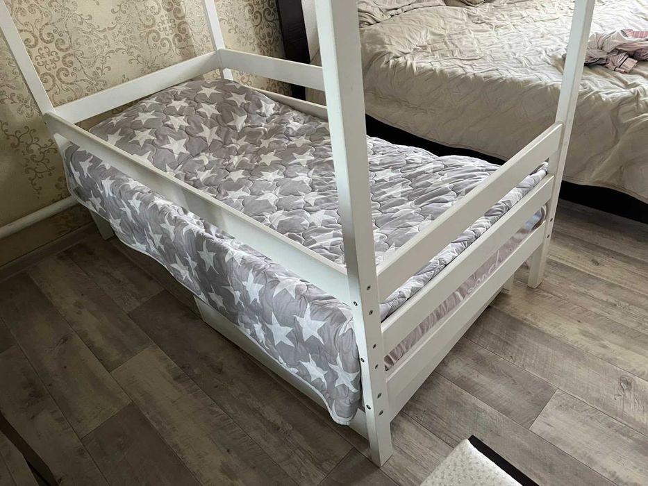 Детская кровать белая