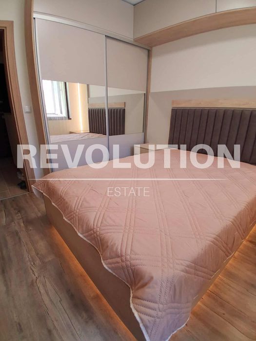 Дава се под наем Двустаен апартамент в Варна, Център - 60 кв.м за 700 € - Снимка #2