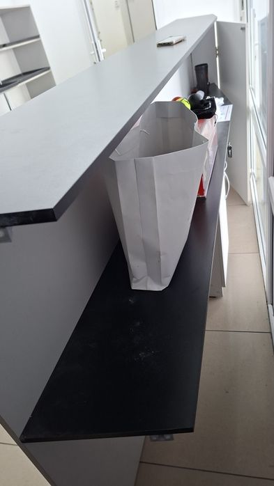 Стойка респепшен.