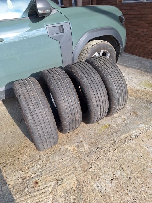 Vand 4 anvelope de vara Hankook 215/65R17