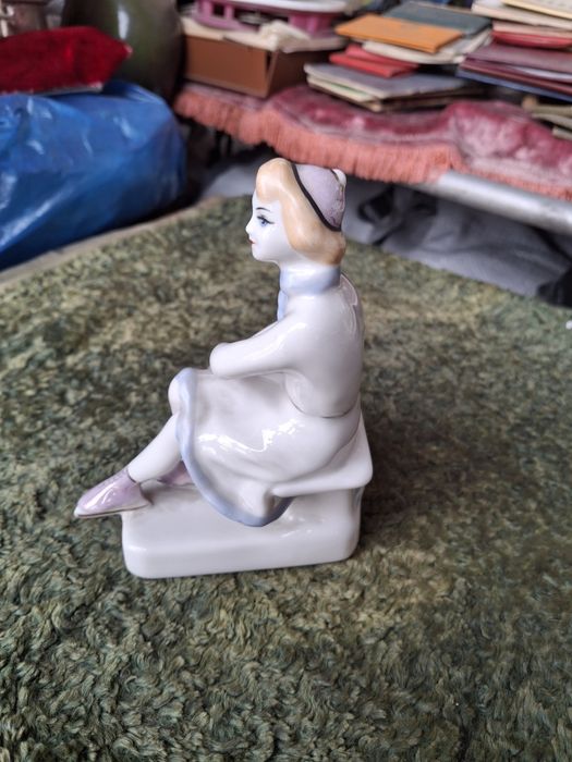 Продам советскую статуэтку.