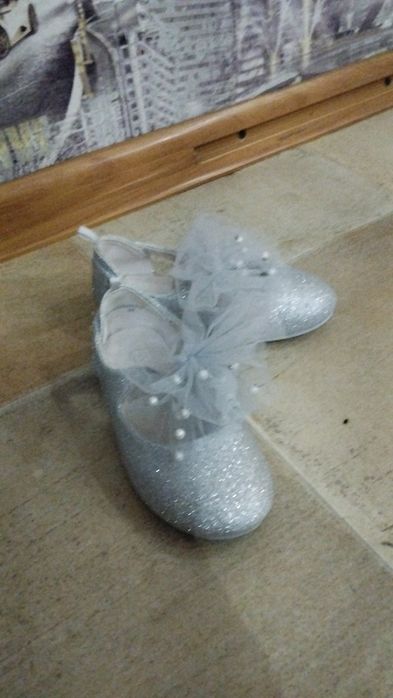 Веши Б/У . На девочку