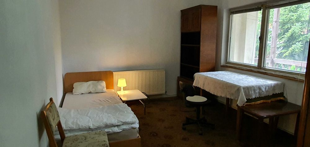 Etaj vila compus din 2 camere de inchiriat + baie + bucatarie pentru studenti, Iasi, zona UMF - 8 minute