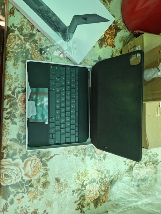 Tastatura si husa compatibila Ipad 13max