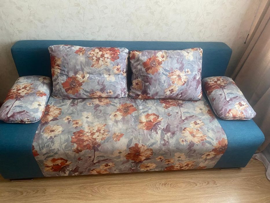 Подростковая стенка и тахта