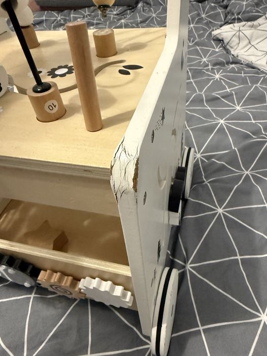 Antemergator din lemn cu activitati