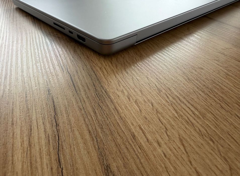 MacBook Pro 16" M1 Pro 10-Core CPU, 16-Core GPU, 16GB RAM, 1TB SSD