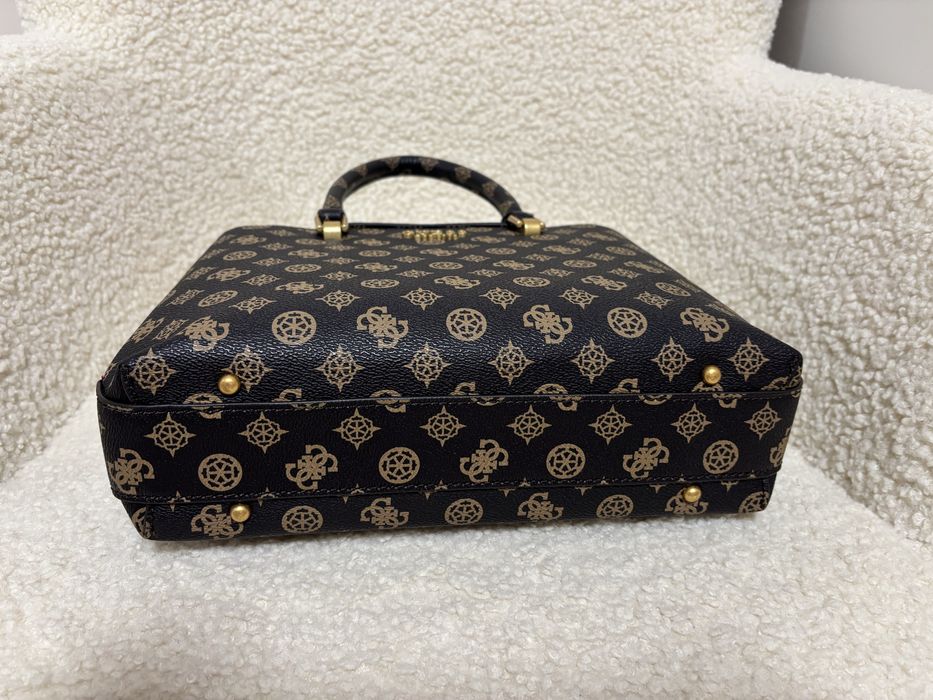 Чанта Guess нова