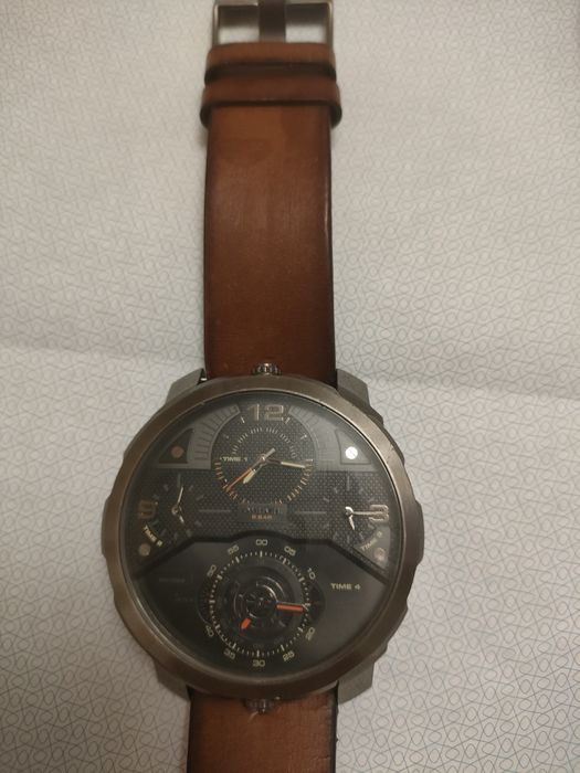 Часы фирмы diesel