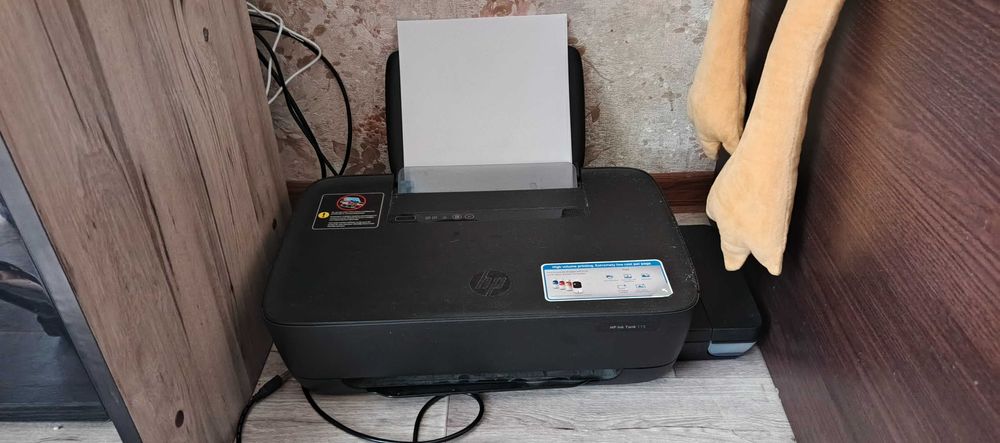 Продается цветной принтер hp