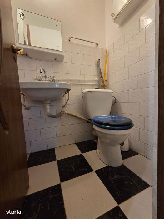 Apartament 3 camere 1990, parter inalt Str. Babadag