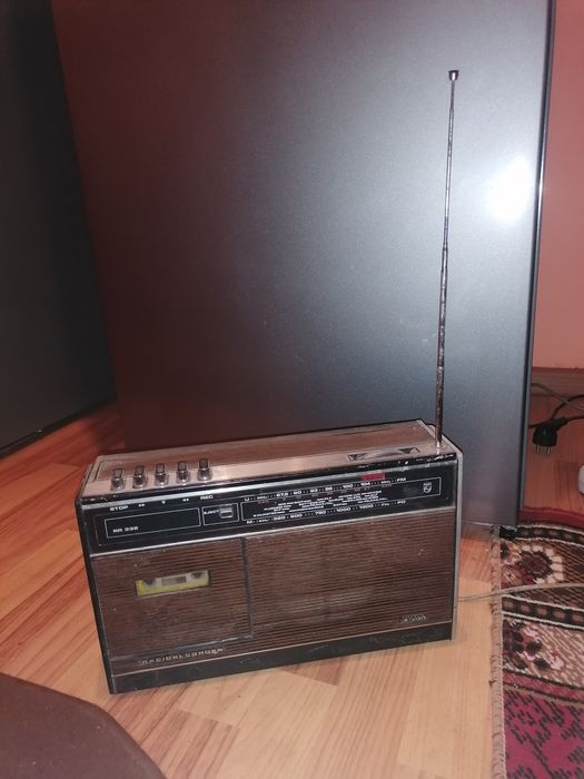 Vând radio casetofon vechi Philips