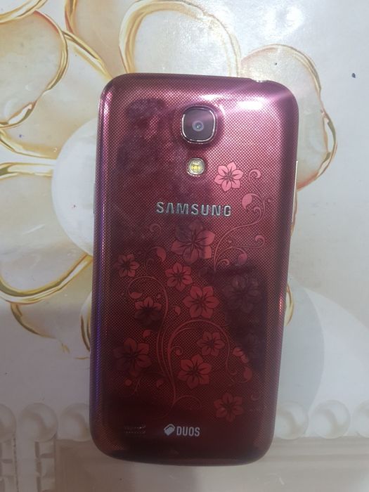 Продам телефон самсунг