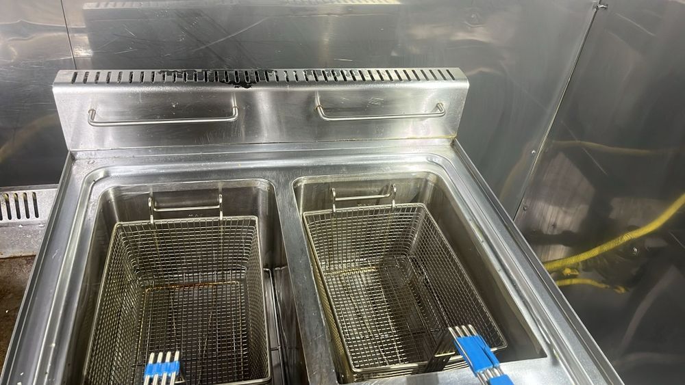 Friteuza dubla gaz Sh garantie -negociabil