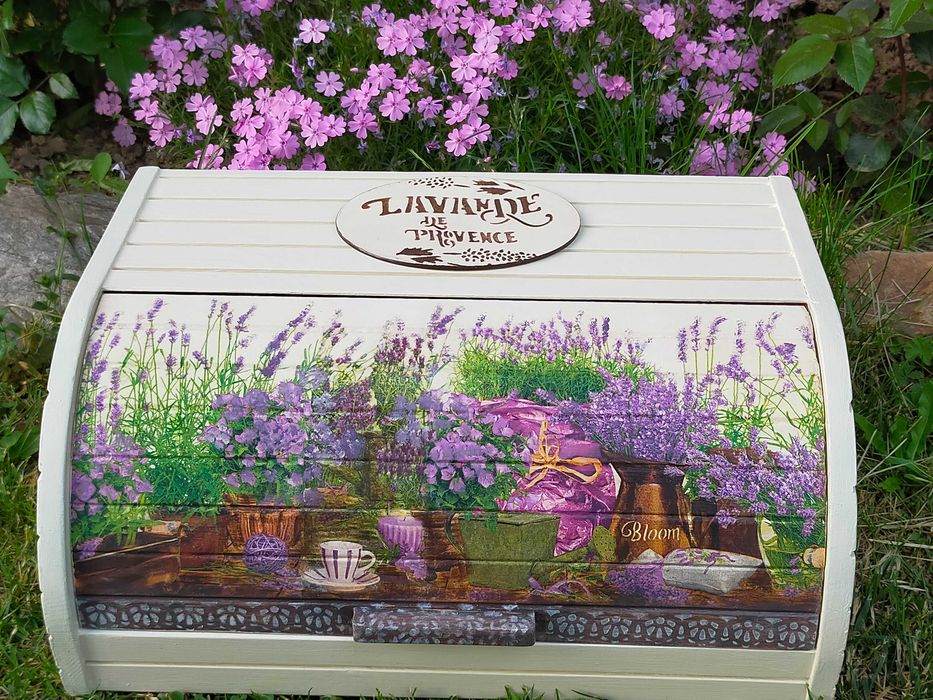 Cutie de pâine din lemn ,decorată  handmade