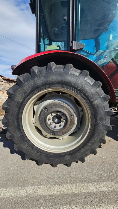 Продавам Трактор Tumosan