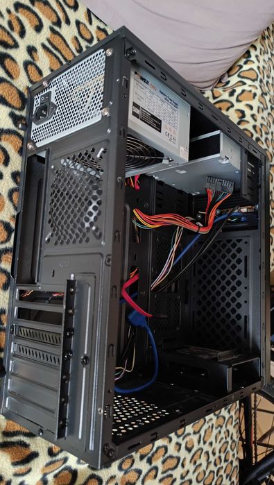 компютърни кутии със захранвания
