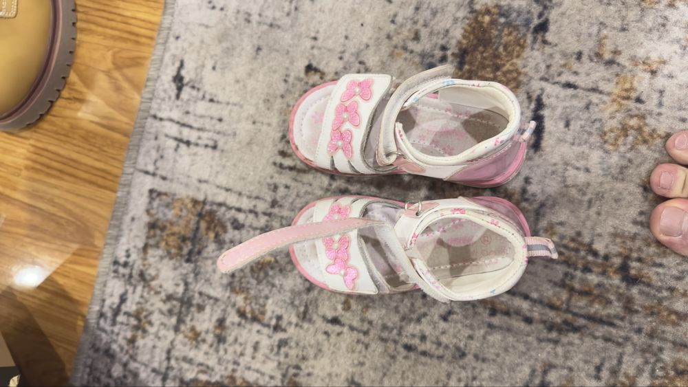 Продам сандали для девочки