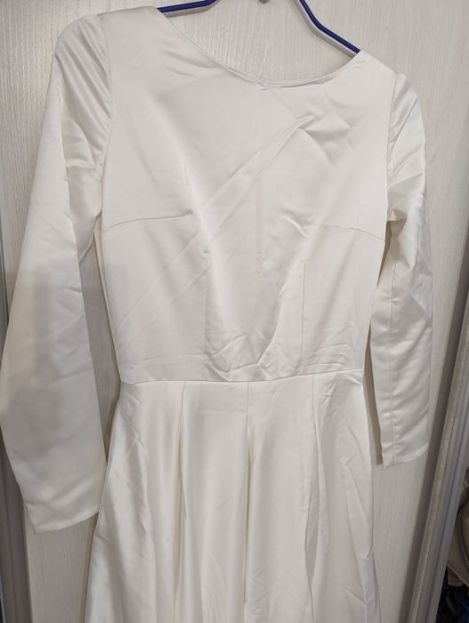 платье атласное белое