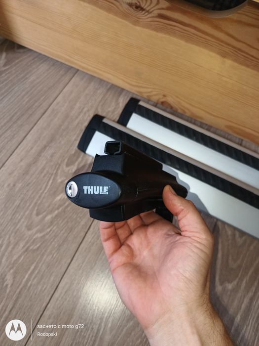Продавам напречни греди Thule WingBar 140 см +  захвати Thule Rapid System 757 – за всички автомобили с отворени (просветни) надлъжни рейки