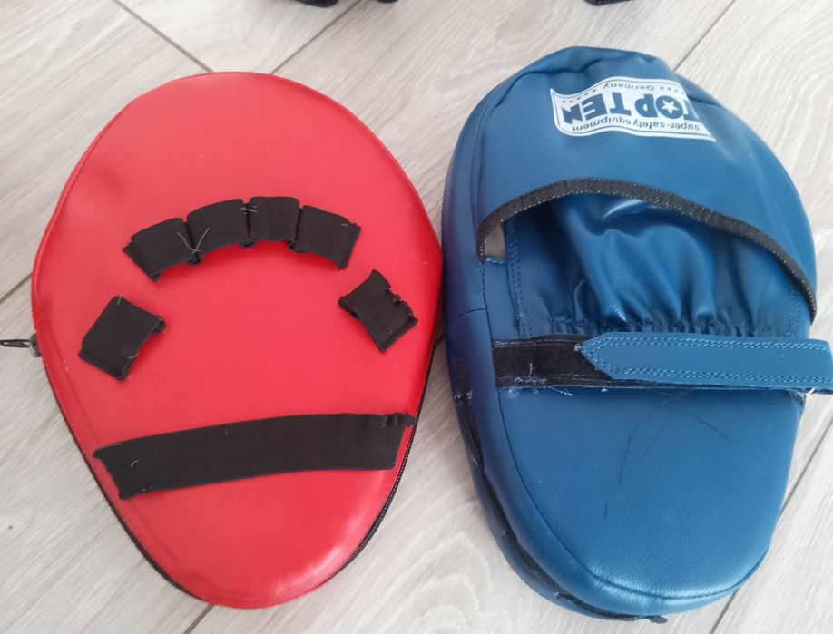 Перчатки продам разные.