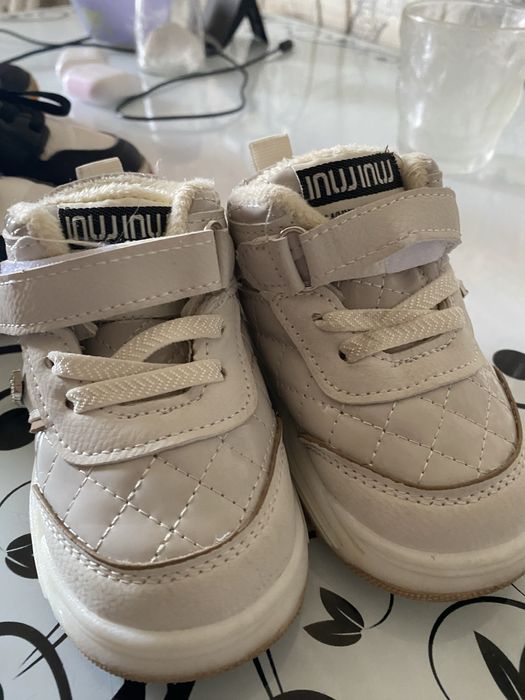 Продам детские ботинки для девочек