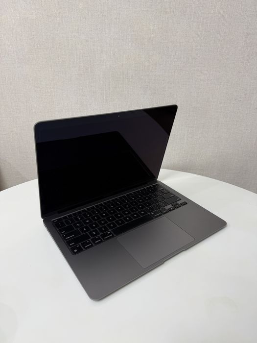 MacBook Air M1, 8 ГБ / 256 ГБ