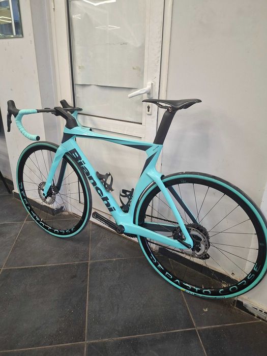 Шосеен карбонов велосипед Bianchi Oltre comp