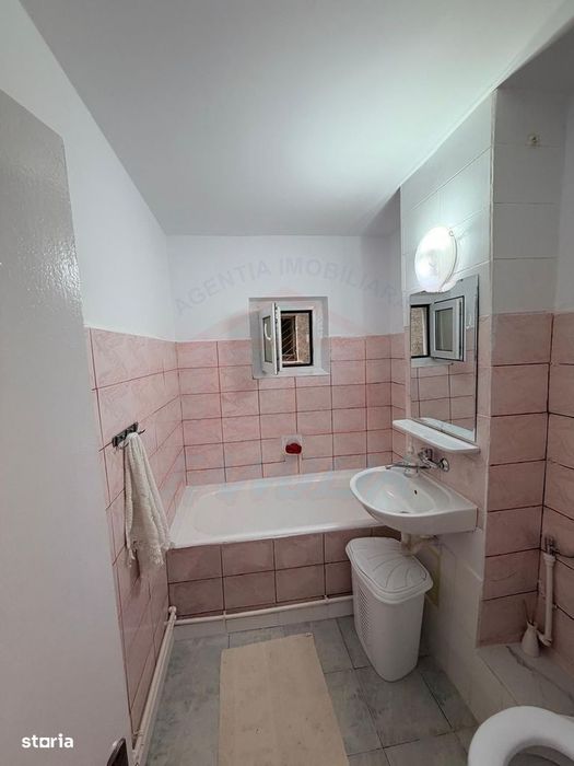 Inchiriere apartament 2 camere, Micro 21, parter, 50 mp, 1800 RON/Luna
