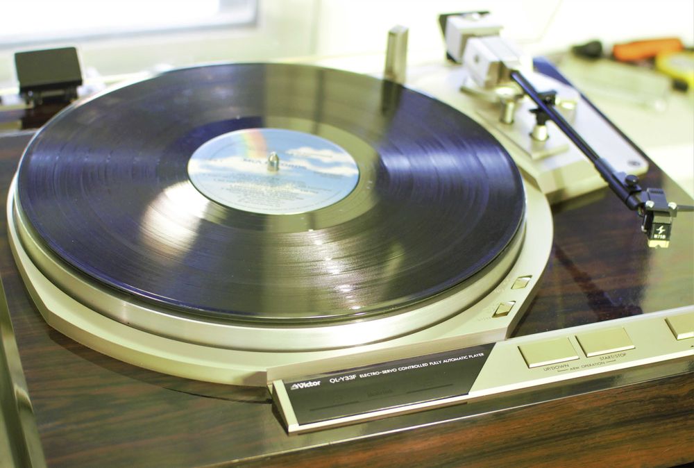 Виниловый проигрыватель Victor QL - Y33F