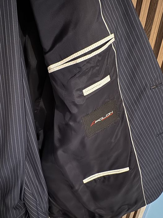 Чисто нов черен костюм на райе - размер 48