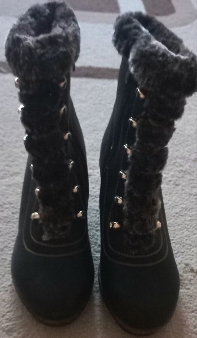 Продаю женские сапожки