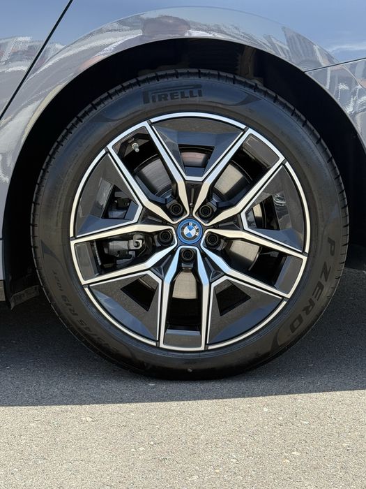Bmw i5 35L 2024-Yil 11.500 yurgan +dop option 360kamera Harman Kardon