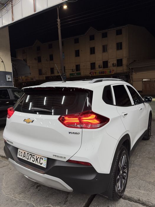 Tracker Premier kraska radnoy navarot