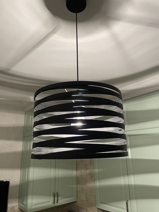 Продам люстру