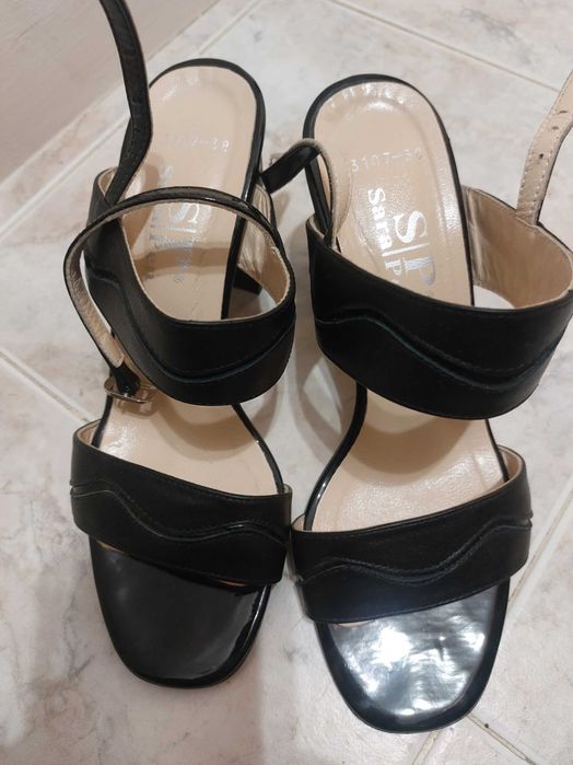 Сандали черни кожени  на марката Сара пен