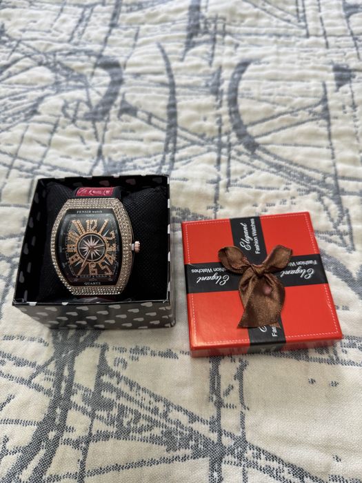 Наручные часы унисекс