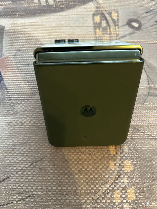 Motorola50 ultra razr