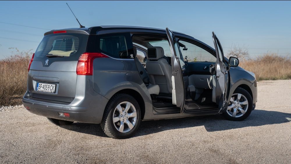 Пежо 5008 2011г 1.6 16 156к. с