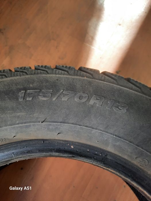 Продам зимнюю резину 175/70/13