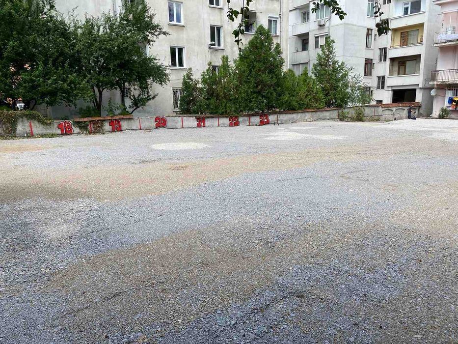 Паркомясто под наем в центъра на София  - бул. Македония, до гръцката църква