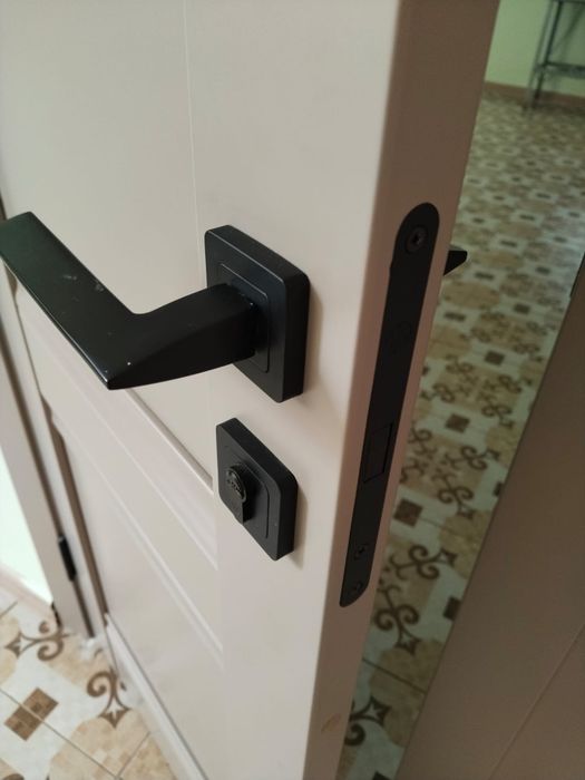 Установка межкомнатных двери