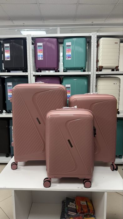 Большые чемоданы по 12000