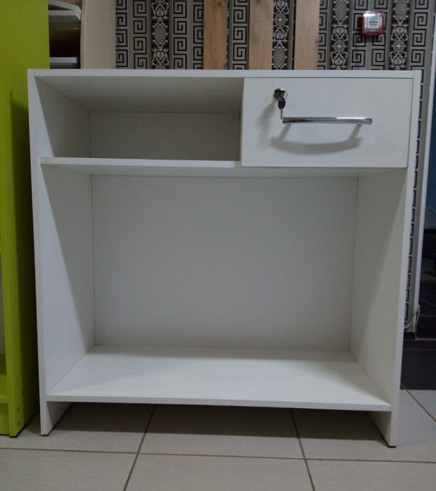 Стеллажи, витрины