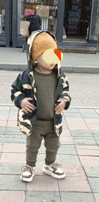 Продам ветровку детскую